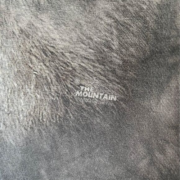 The Mountain Gray Wolf Graphic Tee Men’s size S - Picture 2 of 5